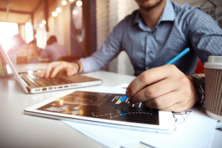 technológie, počítač, startup