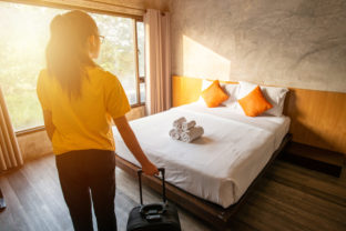 Hotel, dovolenka, turisti
