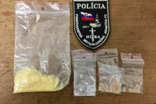 Drogy, polícia