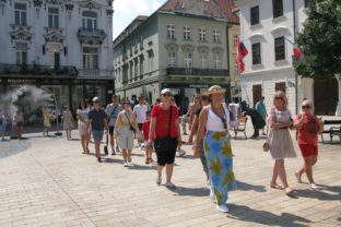 Turisti v centre Bratislavy