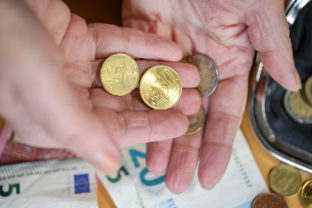 Peniaze dochodok euro senior dochodci