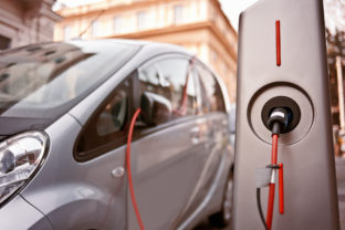 Elektromobil, nabíjacia stanica