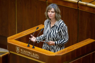 Podpredsedníčka vlády a ministerka investícií, regionálneho rozvoja a informatizácie SR Veronika Remišová NR SR: Rokovanie 72. shôdze