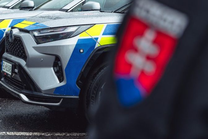 Polícia, policajné auto