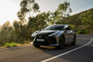 Lexus_rz_2025_12.jpg